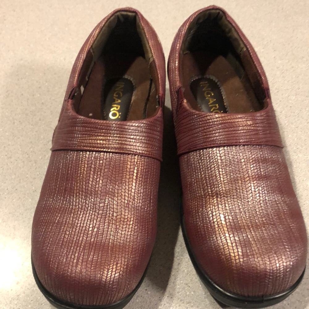 INGARO size 8 - Deena -Shiny Silver/Wine - Slip On Clog -Anti Slip